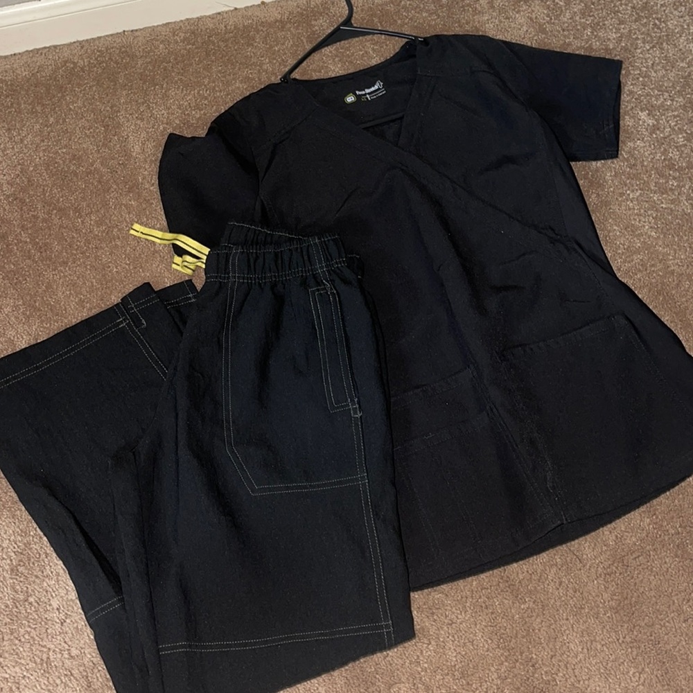Wonderwink scrubs, like new, barely worn